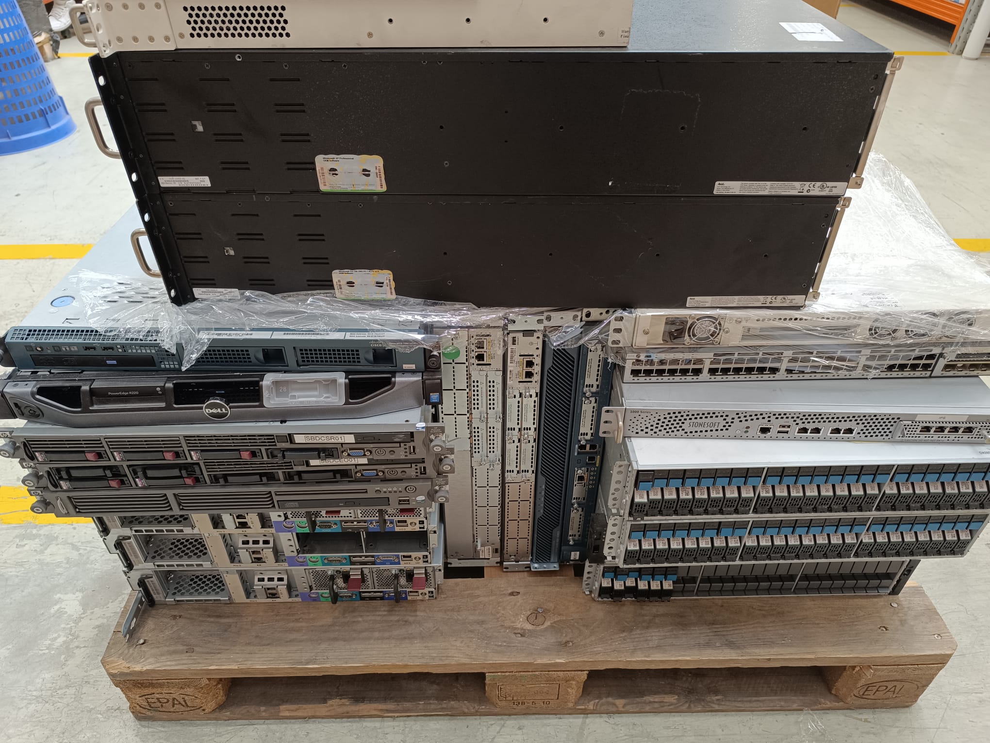 STOCK 23 SERVER STORAGE E NETWORKING AS IS PREZZO A CORPO