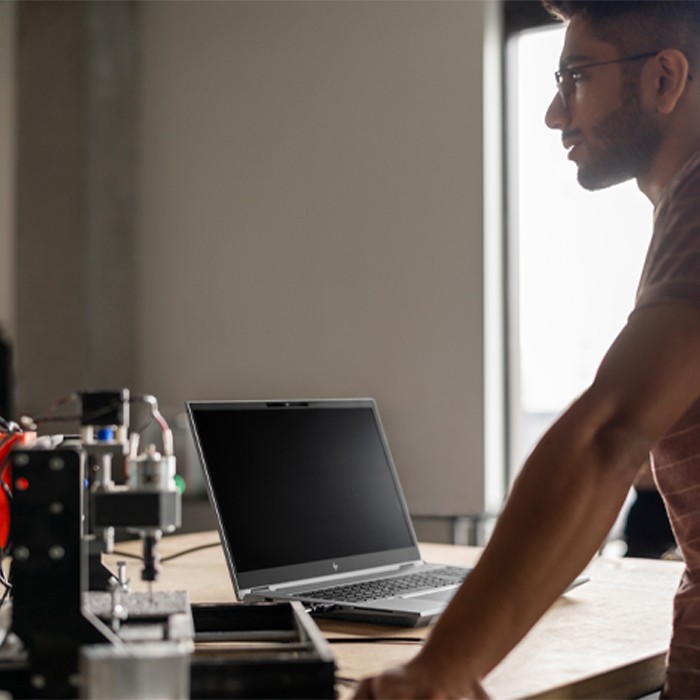 Mobile Workstation HP ZBook Fury 17 G7 i5-10400H 32GB 512GB SSD 17.3' Quadro T1000 4GB Win 11 Pro