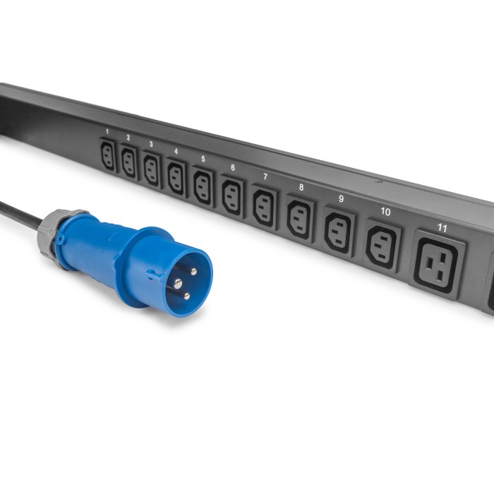 DIGITUS Smart PDU, Input Monitored, ingresso 1x16A, uscite 20 x C13, 4 x C19