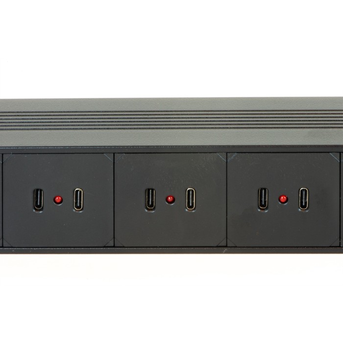 MULTIPRESA 19' CON PORTE USB-C PER ALIMENTARE DISPOSITIVI 5 VOLT 3.4A