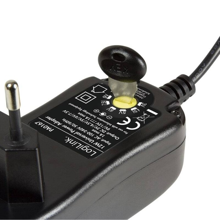ALIMENTATORE UNIVERSALE 3-12 VOLT 12 WATT CON 8 CONNETTORI INTERCAMBIABILI